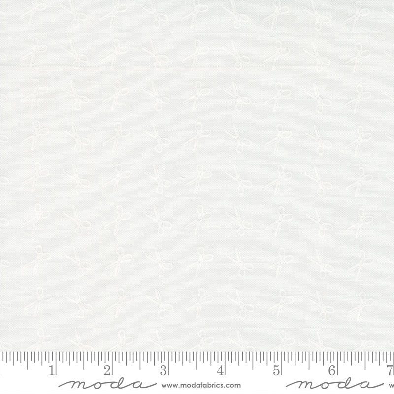 Linen Cupboard Scissors Chantilly - White
